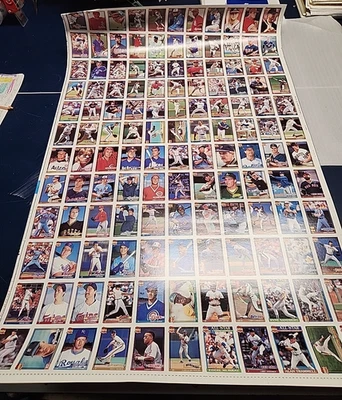 Tarjetas de béisbol, hoja sin cortar, pliegue en la esquina superior derecha, 132 tarjetas, 3 opciones de envío Foto 1 de 4