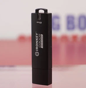 Kingston IronKey D300S Secure Managed 8 GB USB-Flash-Laufwerk - Neu geöffnete Verpackung - Bild 1 von 6