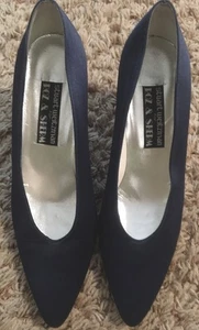 VINTAGE STUART WEITZMAN for ROZ & SHERM ITALY MARINEBLAUE SATIN-PUMPS MIT ABSATZ - 9M - Bild 1 von 7
