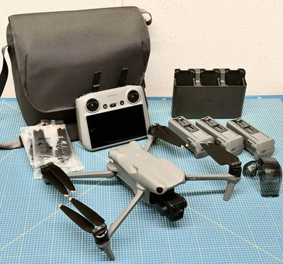 DJI Air 3 + Fly More Combo + DJI RC 2 + Scatola Originale. Quasi pari al nuovo - Immagine 1 di 4