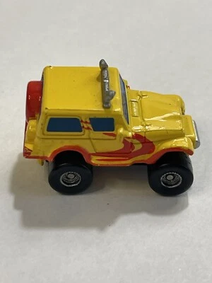 Vintage Micro Machine Yellow Red Jeep Beach Security Patrol 2003 very fine VF - Image 1 of 4