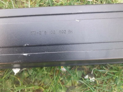 APC AR8008BLK, Accessory Horizontal Cable Organizer Side Channel - Bild 1 von 4