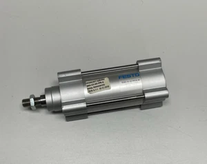 Festo / Normzylinder / DSBG-63-60-PPVA-N3 / 1646739 - Bild 1 von 2