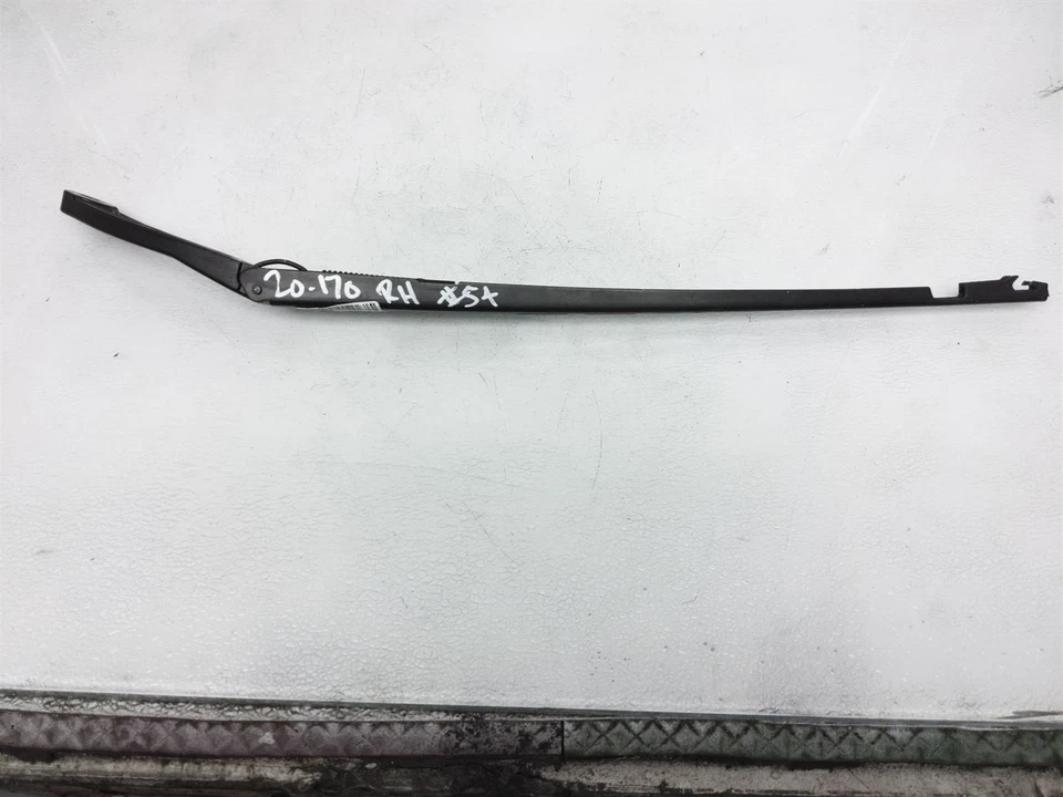 奥迪 A6 2000 - 2011 右挡风玻璃雨刮臂 4F1-955-408-B Oem — 第 1/4 张图片