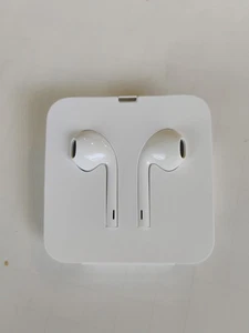 Apple Earpods OEM - iPhone Lightning Cable Earbud Headphones Wired - Picture 1 of 4