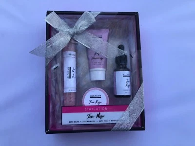 ALCHEMY STAYCATION TÉ ROSA SALES DE BAÑO, ACEITES ESENCIALES, EFERVESCENCIA DE BAÑO, LOCIÓN CORPORAL  Foto 1 de 3