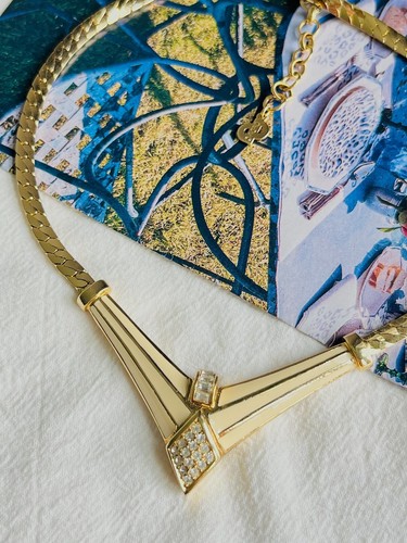 Collana Christian Dior vintage anni 80 diamanti cristalli beige triangolo pendente