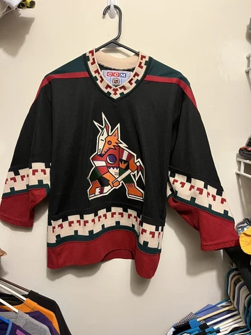 Vintage CCM NHL Arizona Phoenix Coyotes Jersey Size Boys L/XL Cover