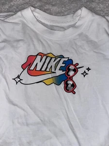 The Nike Tee Girls Sz. M Sunglasses Fun Logo Design Tee. Cute - Picture 1 of 7
