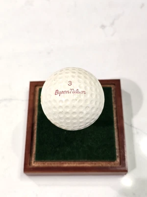 VERY RARE 1946 VINTAGE BYRON NELSON SIGNATURE GOLF BALL - Image 1 of 4