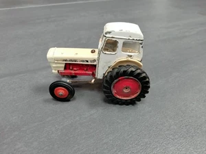 Dinky Toys No. 305 - David Brown Selectamatic 990 farm tractor. Spares or Repair - Picture 1 of 17