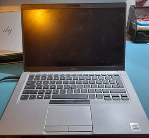 DELL LATITUDE 5410 - POWERS ON, NO BOOT, BROKEN SCREEN, SPARES OR REPAIRS - Zdjęcie 1 z 6