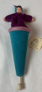 Kegelpuppe Puppe türkis lila Pixie mit Glocken handgefertigtes Spielzeug Retro 14 Zoll - Bild 1 von 6