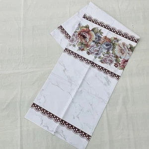 Mantel de PVC impermeable y resistente al aceite con aspecto de mármol con patrón de flores - Imagen 1 de 3