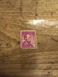 Abraham Lincoln 4 cent stamp - purple Very Rare & great shape! - Picture 1 of 2