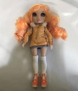 POPPY Rowan Orange MGA Rainbow High Winter Break Serie Modepuppe - Bild 1 von 10