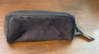 "Bolsa de maquillaje cosmético Chanel Beaute bolsa sin asas negra imitación gamuza 7"" x 3"" x 3,5""" Foto 1 de 4