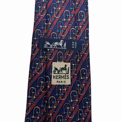 Corbata para hombre Hermes ecuestre a rayas mordidas de caballo azul marino/rojo seda 910 HA 3,25" 56" usada en excelente estado Foto 1 de 4