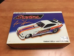 Azione 1:24 NHRA Tom Hoover Showtime 1975 Monza Funny Car 1 di 5000 scatola originale - Foto 1 di 4