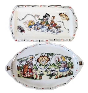 Dos bandejas para servir de porcelana para fiesta de té de Alicia en el país de las maravillas Cardew usadas en excelente estado - Imagen 1 de 6