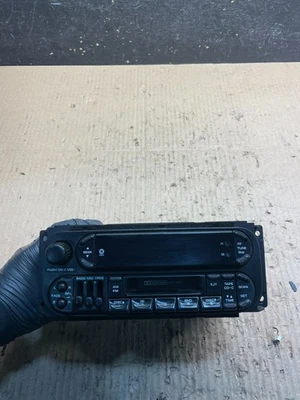 Dodge Chrysler Jeep Ram AM FM 1998-2003 radio casete fabricante de equipos originales v2450 DG Foto 1 de 4