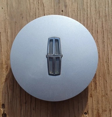 Lincoln Continental center cap 1995-1997 part # F50C-1A096-AA 02 - Image 1 of 3