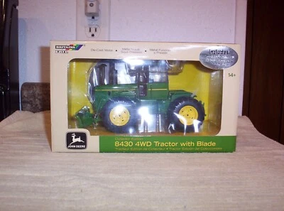 Tractor John Deere 8430 2007 ERTL BRITAINS 4x4 con hoja Foto 1 de 4