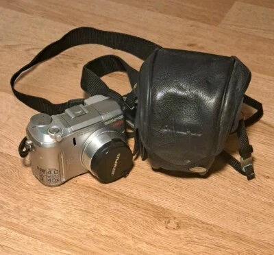 Olympus C-750 ultra zoom digital camera With Case  Untested Spares or Repairs - Image 1 of 4