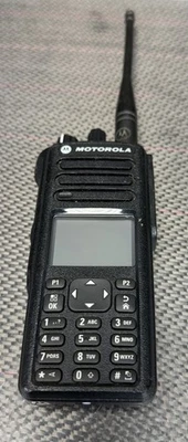 ¡En muy buen estado!  Radio bidireccional Motorola XPR7550E UHF 403-512 AAH56RDN9WA1AN *Sin batería* Foto 1 de 4