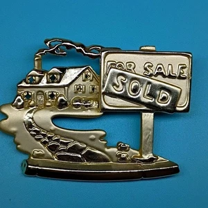 AJC signierte Immobilien VERKAUFT Haus Brosche goldfarbene Anstecknadel Makler Haus Straßenszene - Bild 1 von 13