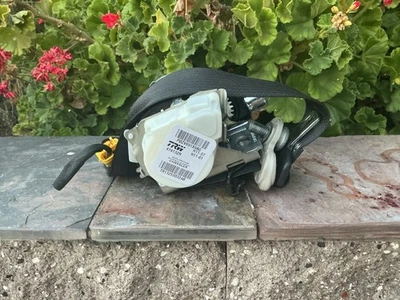 2011-2014 DODGE GRAND CARAVAN REAR RIGHT MIDDLE SEAT BELT OEM POZV691X9AG - Image 1 of 2