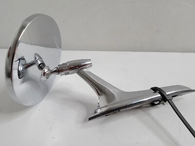 Espelho lateral redondo cromado Chevy II 300 década de 1960 com emblema limpo de ferragens - Imagem 1 de 4