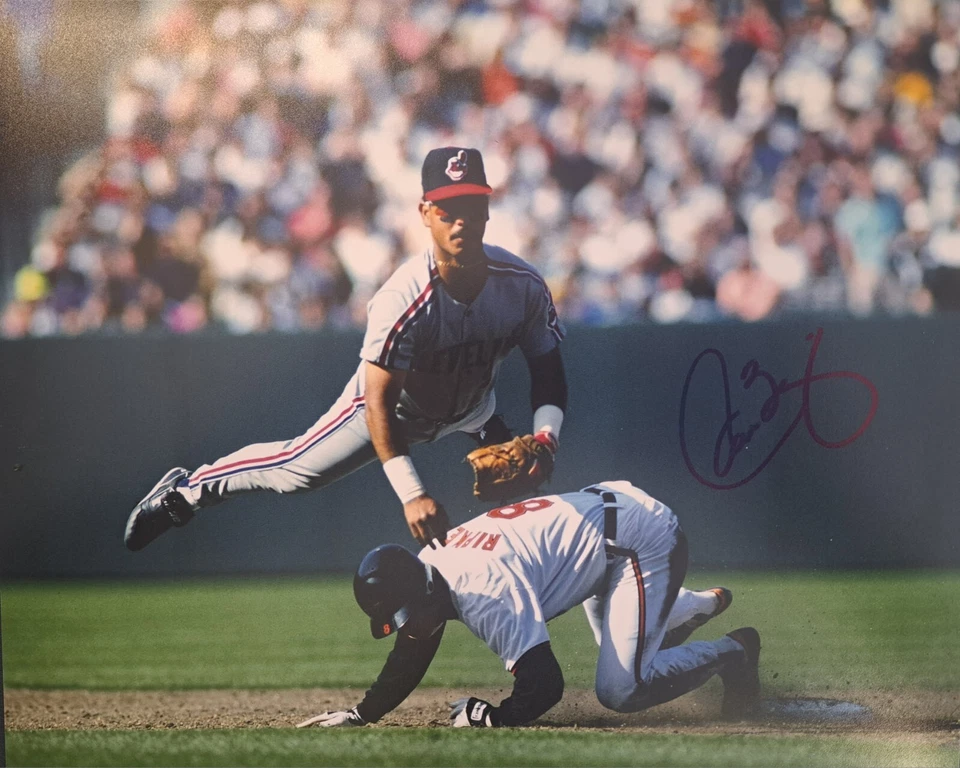 Carlos Baerga Cleveland Indians Signed 8x10 Pic Autograph Photo Guardians Mets - Image 1 of 1