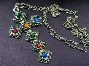 Vintage Silver Metal Coloured Crystal Glass Cross And Chain Boxed - Picture 1 of 8