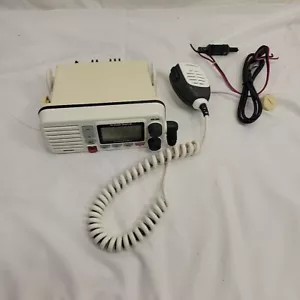 West Marine VHF 580 Radio - Picture 1 of 10