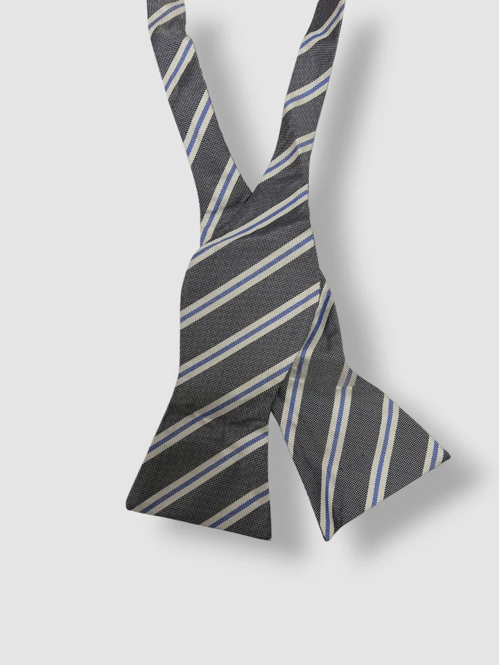 Pajarita Tommy Hilfiger para hombre gris a rayas de seda Foto 1 de 1