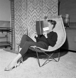 Mary Tyler Moore whose identity is never revealed in the progr- 1959 Old Photo 1 - Bild 1 von 1