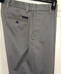 Pantalones chinos Dockers D3 grises calce clásico frente plano para hombre talla 32 x 30 - Imagen 1 de 5