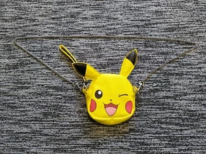 BORSA UFFICIALE NINTENDO POKEMON PIKACHU VISO GIALLO A FORMA DI VISO CON CATENA SFOCATA - Foto 1 di 8