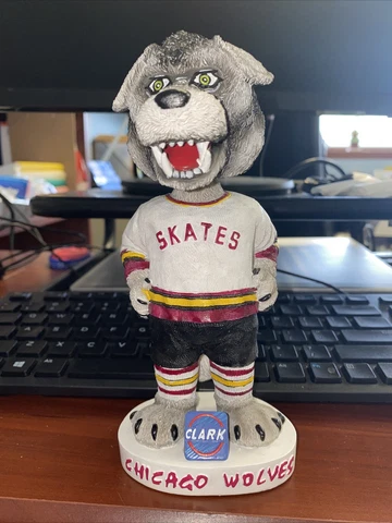 (7733) Chicago Wolves Madcot “Skates” 7” Bobblehead Cover