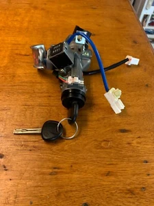 🍀 2011-2013 KIA SORENTO STEERING IGNITION SWITCH LOCK CYLINDER WITH KEY OEM - Picture 1 of 9