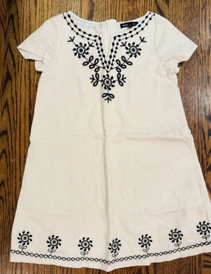 Nuevo Vestido Gap Niños Blanco Lino Bordado Talla 6-7 $40 Foto 1 de 3