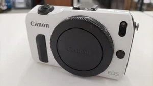 Canon EOS M - Picture 1 of 9
