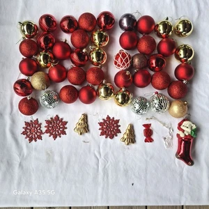 Verschiedene Weihnachtsschmuck Set mit rot gold & silber Kugeln Schneeflocken Bäume St - Bild 1 von 18