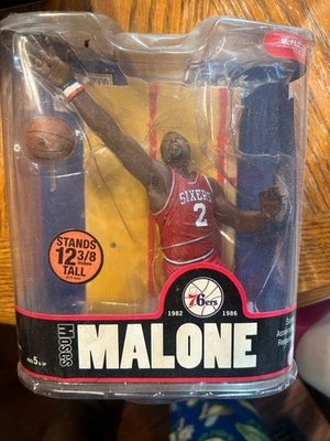 Figura de acción Moses Malone Sixers 12 1/8" coleccionable NBA Foto 1 de 4