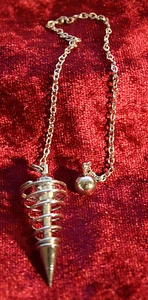 Pendel Love Oracle Wealth Witches Liebe Reichtum Orakel Hexerei Messing m Kette - Bild 1 von 4