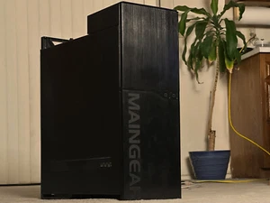 MAINGEAR Triple Boot Hackintosh: i7-6700K / 32GB / 2TB / macOS + Win 11 + Ubuntu - Bild 1 von 24