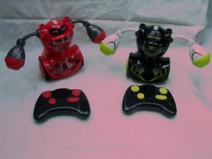 SilverLit Robo Kombat Twin pack | Pack of Two Fighting Robots | Lights and Sound - Picture 1 of 1