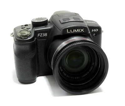 PANASONIC LUMIX DMC-FZ38 HD 12.1 MP APPAREIL PHOTO NUMERIQUE BRIDGE CHARGEUR CM - Photo 1/4