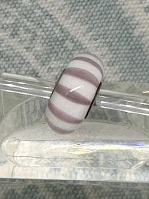 Auténticos Trollbeads ÚNICOS Rayas Lavanda en Blanco UU, Nuevos (93.0) Foto 1 de 4